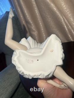 NAO by Lladro Posed Ballerina 02001209 Porcelain Figurine Original Box Spain