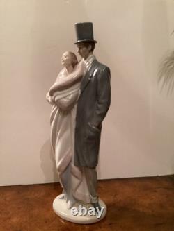 NAO by Lladro'Society Couple' Elegant Couple Porcelain Figurine -Large