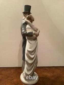 NAO by Lladro'Society Couple' Elegant Couple Porcelain Figurine -Large