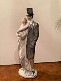 NAO by Lladro'Society Couple' Elegant Couple Porcelain Figurine -Large& Nice