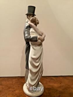 NAO by Lladro'Society Couple' Elegant Couple Porcelain Figurine -Large& Nice