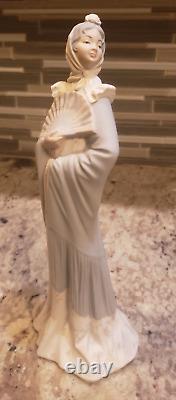 NAO by Lladro The Sophisticate 12 figurine- Spanish Lady with Fan Retired