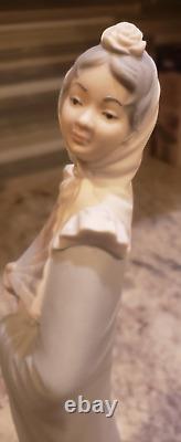 NAO by Lladro The Sophisticate 12 figurine- Spanish Lady with Fan Retired