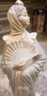 NAO by Lladro The Sophisticate 12 figurine- Spanish Lady with Fan Retired