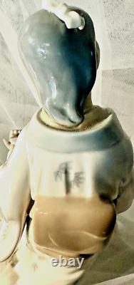 NAO by Lladro Very Rare Vintage Porcelain Geisha Girl With Fan witho box