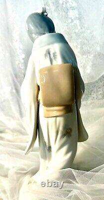 NAO by Lladro Very Rare Vintage Porcelain Geisha Girl With Fan witho box