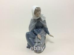 NAO by Lladro nativity Mary figurine 307 Virgin Mary Daisa 1981