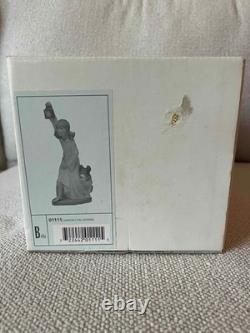 Nao 01111 Girl in Nightgown w lantern & dog figurine, mint condition, orig. Box