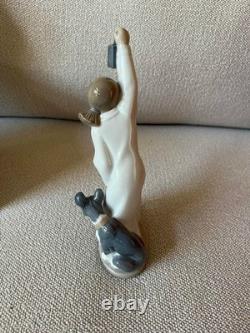 Nao 01111 Girl in Nightgown w lantern & dog figurine, mint condition, orig. Box