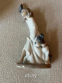Nao 01111 Girl in Nightgown w lantern & dog figurine, mint condition, orig. Box