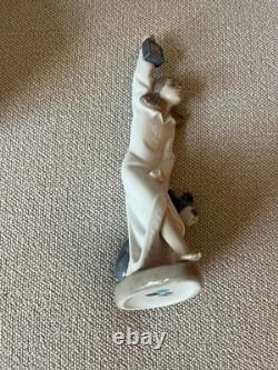 Nao 01111 Girl in Nightgown w lantern & dog figurine, mint condition, orig. Box