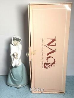 Nao By Lladro 01296- Young Winter Brillo 11-3/4 Tall Black Girl Cradling Puppy