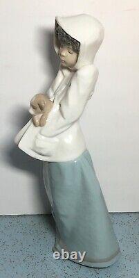 Nao By Lladro 01296- Young Winter Brillo 11-3/4 Tall Black Girl Cradling Puppy