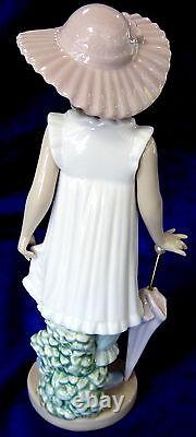 Nao By Lladro #1126 April Showers Brand Nib Girl Holding Umbrella Free Shipping