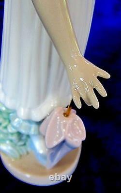 Nao By Lladro #1126 April Showers Brand Nib Girl Holding Umbrella Free Shipping