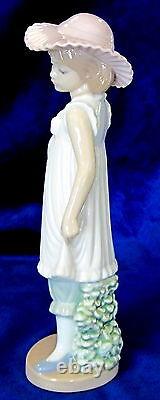 Nao By Lladro #1126 April Showers Brand Nib Girl Holding Umbrella Free Shipping