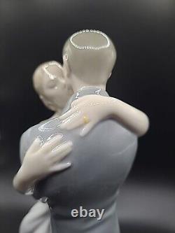 Nao By Lladro #1613 A Kiss Forever Love Bride & Groom Bridal Cake Topper Wedding