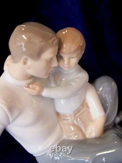 Nao By Lladro #1622 To Love And Protect Brand New In Box Father & Son Save$$ F/s