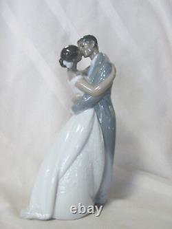 Nao By Lladro #1632 A Kiss Forever Bnib Love Bride & Groom Bridal Cake Topper Fs