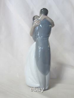 Nao By Lladro #1632 A Kiss Forever Bnib Love Bride & Groom Bridal Cake Topper Fs