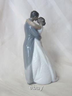 Nao By Lladro #1632 A Kiss Forever Bnib Love Bride & Groom Bridal Cake Topper Fs