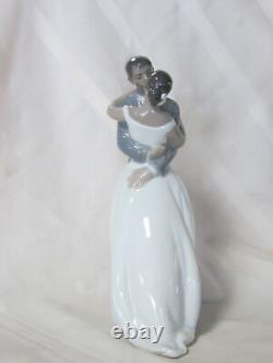 Nao By Lladro #1632 A Kiss Forever Bnib Love Bride & Groom Bridal Cake Topper Fs