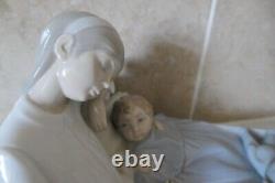 Nao By Lladro 17cm High Asleep Mother With Child In Crib With Teddybear Figurine