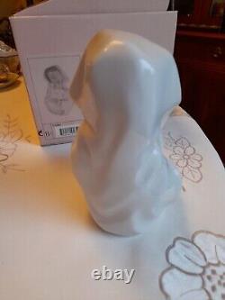Nao By Lladro Baby Figurine All Bundled Up 1340 with Box. Excellent Condition