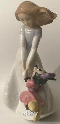 Nao By Lladro Disney Collection #1643 Friends With Minnie Mouse Figurine