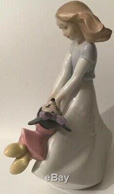 Nao By Lladro Disney Collection #1643 Friends With Minnie Mouse Figurine