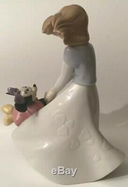 Nao By Lladro Disney Collection #1643 Friends With Minnie Mouse Figurine