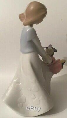 Nao By Lladro Disney Collection #1643 Friends With Minnie Mouse Figurine