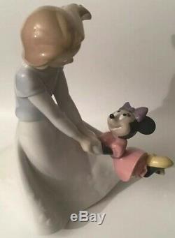 Nao By Lladro Disney Collection #1643 Friends With Minnie Mouse Figurine