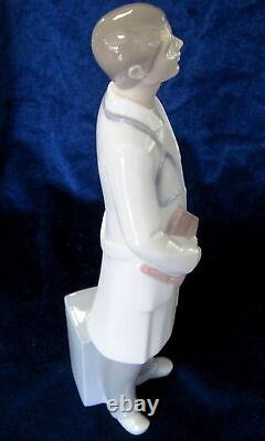 Nao By Lladro Doctor #1683 Brand New In Box Male Medical Physician Free Shipping