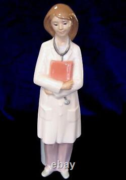 Nao By Lladro Doctor Female #1684 Brand Nib Lady Medical Occupation 10.75 Tall