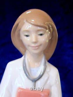 Nao By Lladro Doctor Female #1684 Brand Nib Lady Medical Occupation 10.75 Tall