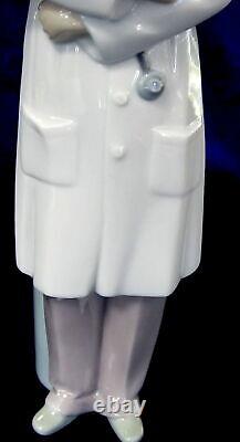 Nao By Lladro Doctor Female #1684 Brand Nib Lady Medical Occupation 10.75 Tall