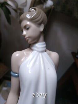 Nao By Lladro Elegance #1205 Porcelain Figurine Collectable 12.5