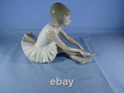 Nao By Lladro Figurine Ballerina Ballet Girl Sitting By Vinicnte Martinez