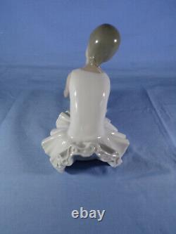 Nao By Lladro Figurine Ballerina Ballet Girl Sitting By Vinicnte Martinez