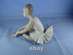 Nao By Lladro Figurine Ballerina Ballet Girl Sitting By Vinicnte Martinez