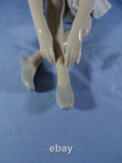 Nao By Lladro Figurine Ballerina Ballet Girl Sitting By Vinicnte Martinez