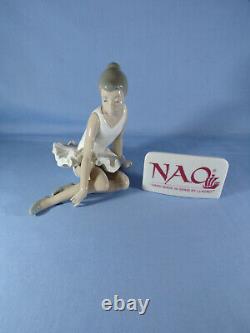 Nao By Lladro Figurine Balllarina Ballet Girl Sitting Designer Vicente Martinez