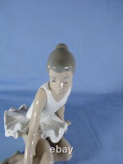 Nao By Lladro Figurine Balllarina Ballet Girl Sitting Designer Vicente Martinez