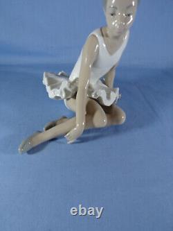 Nao By Lladro Figurine Balllarina Ballet Girl Sitting Designer Vicente Martinez