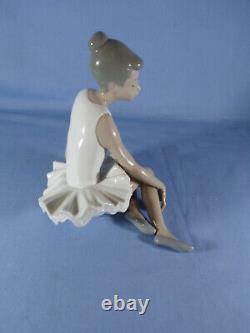 Nao By Lladro Figurine Balllarina Ballet Girl Sitting Designer Vicente Martinez