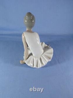 Nao By Lladro Figurine Balllarina Ballet Girl Sitting Designer Vicente Martinez