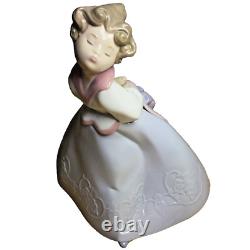 Nao By Lladro Figurine Kiss Me Girl Retired 1994 #1328 Spain