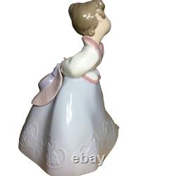 Nao By Lladro Figurine Kiss Me Girl Retired 1994 #1328 Spain