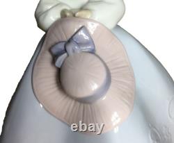 Nao By Lladro Figurine Kiss Me Girl Retired 1994 #1328 Spain